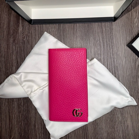 Gucci Accessories - Gucci GG Marmont bifold wallet iphone 7/8 case with interior credit card slots